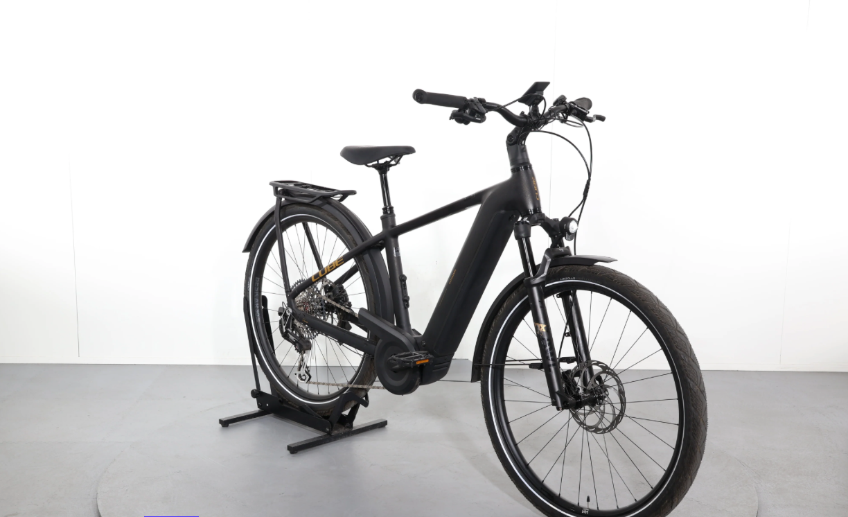 Cube Kathmandu Hyb SLT 800   ( Año 2025  )