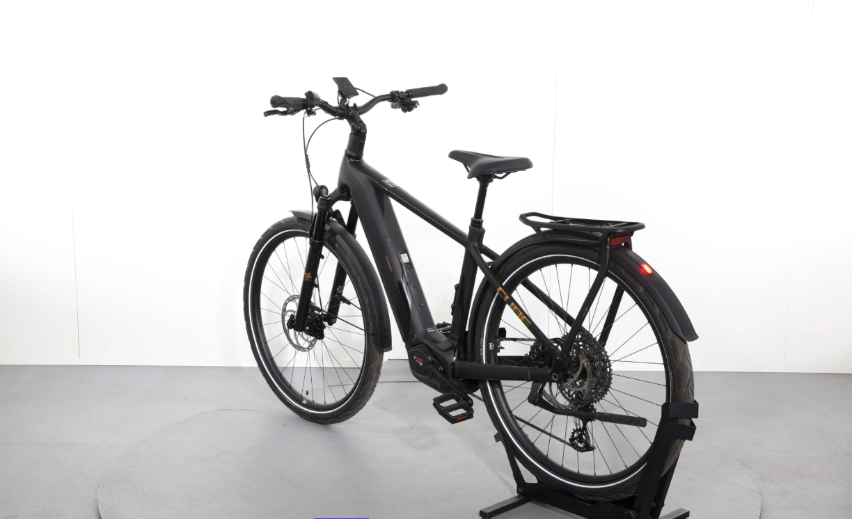 Cube Kathmandu Hyb SLT 800   ( Año 2025  )