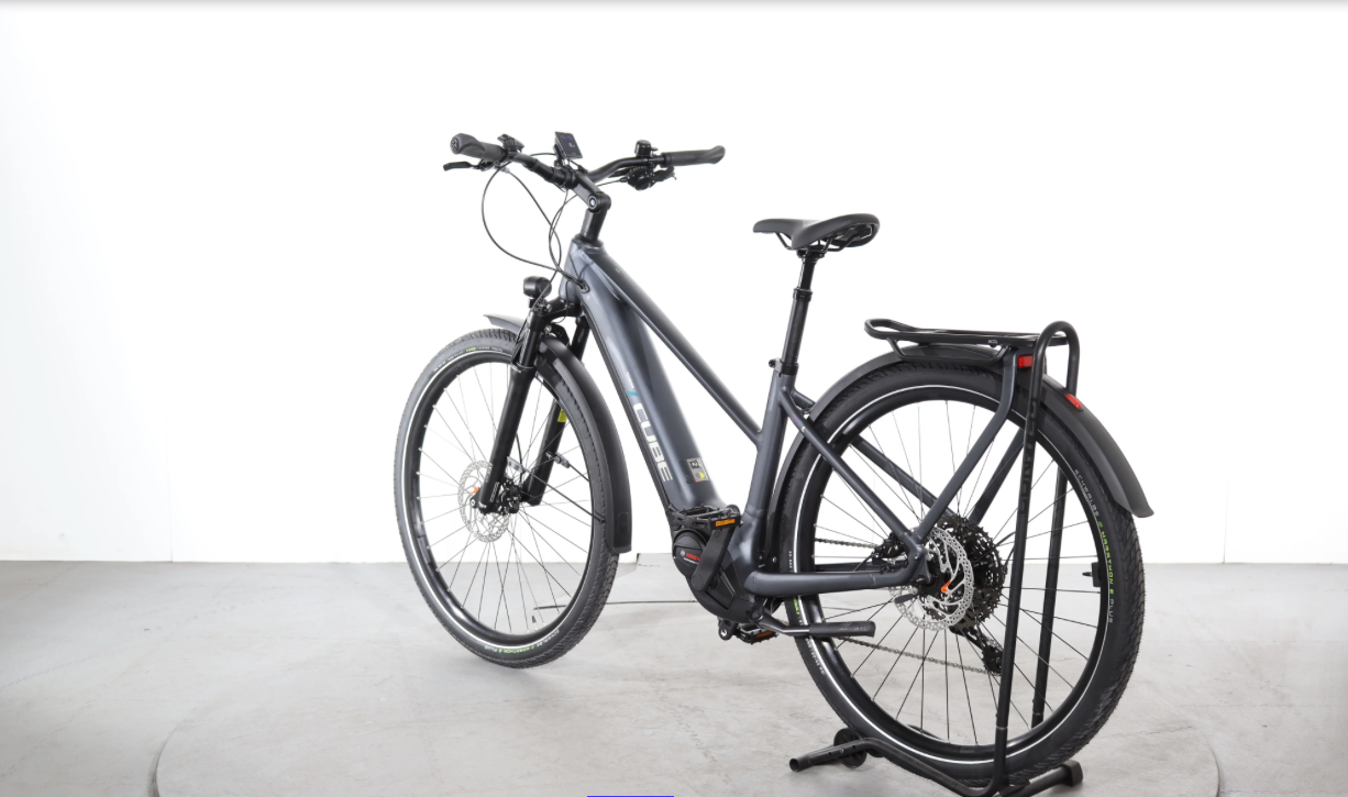 Cube Touring Hybrid Pro Año 2024