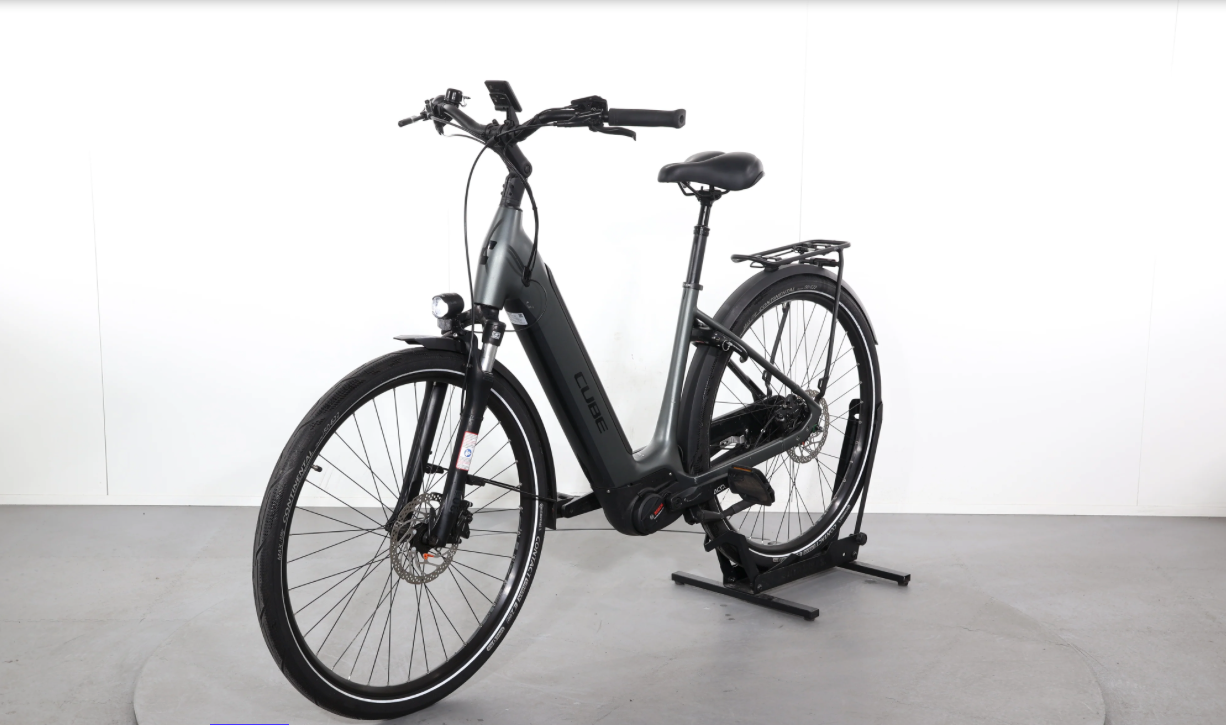 Cube Supreme Hybrid Pro    Año 2023