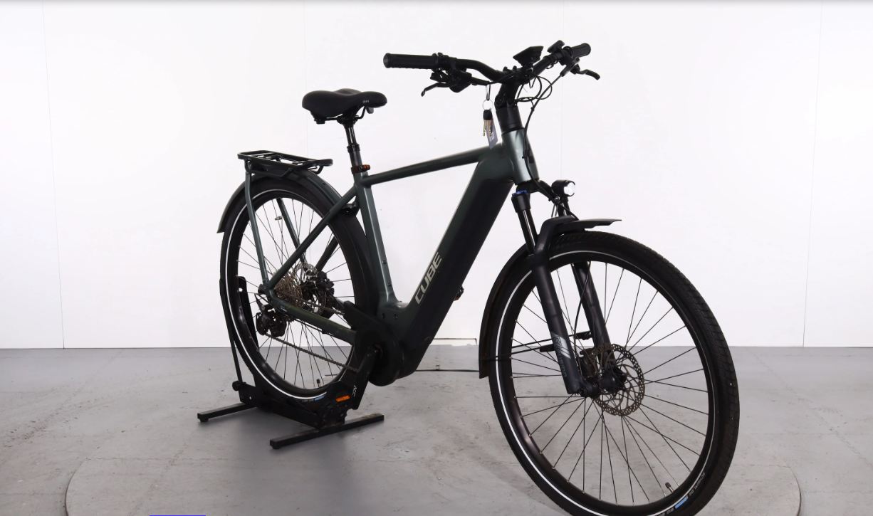 Cube Kathmandu Hybrid Pro    Año 2023