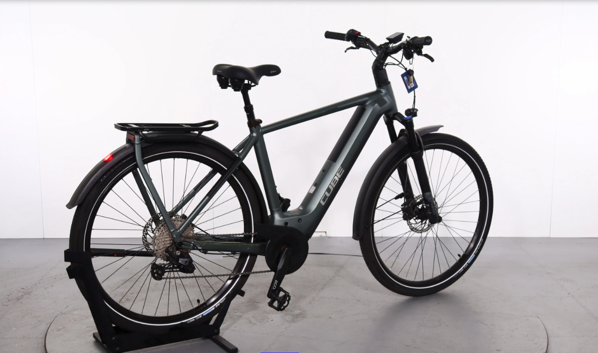 Cube Kathmandu Hybrid Pro    Año 2023