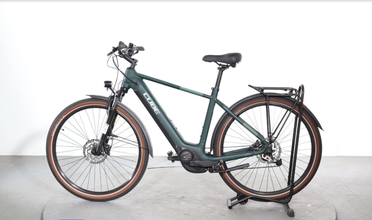 Cube Touring Hybrid One   Año 2023