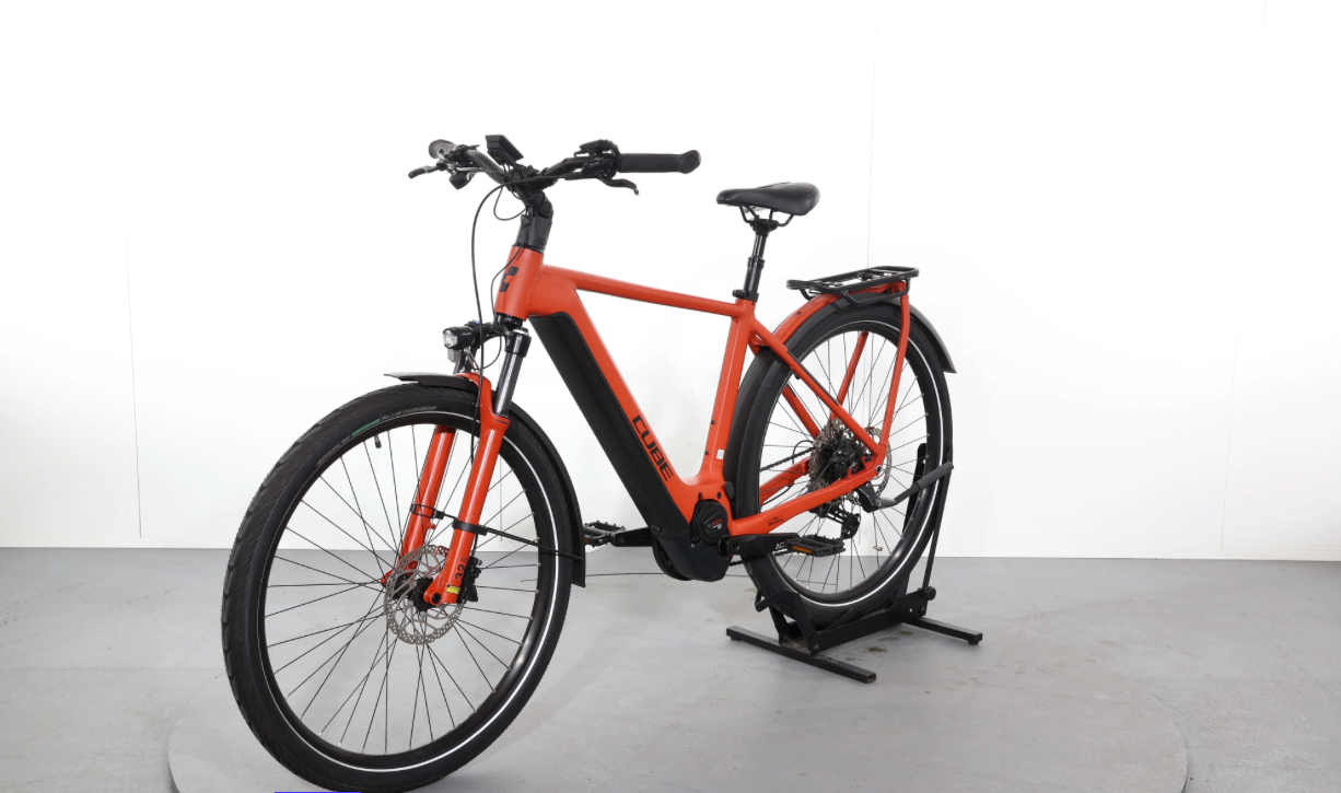 Cube Kathmandu Hybrid Exc 750    Año 2023