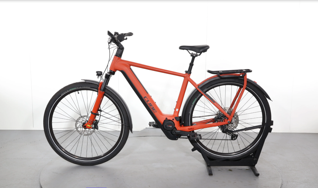 Cube Kathmandu Hybrid Exc 750    Año 2023