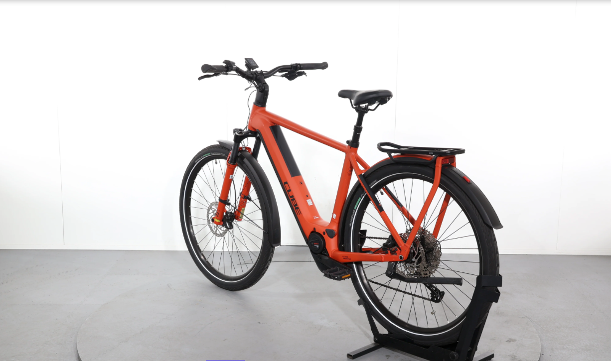 Cube Kathmandu Hybrid Exc 750    Año 2023
