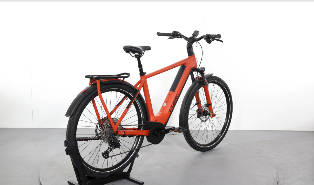 Cube Kathmandu Hybrid Exc 750    Año 2023