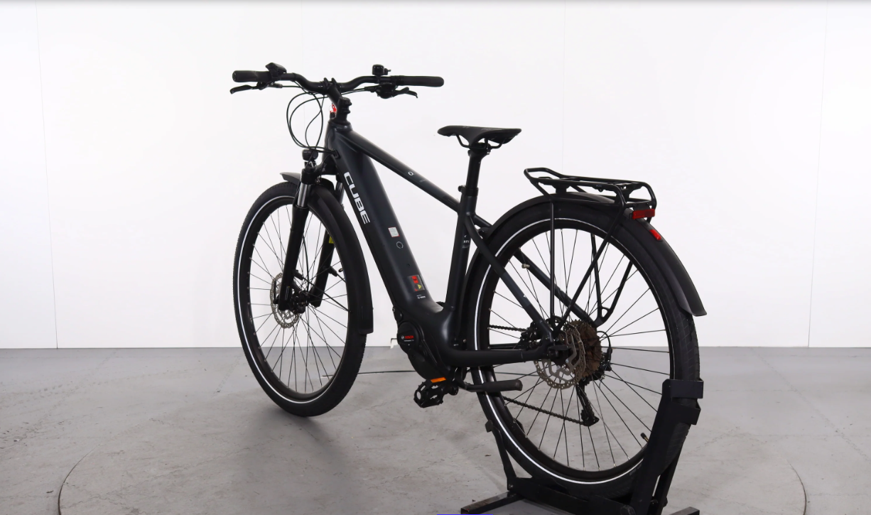 Cube Touring Hybrid Pro    Año 2023