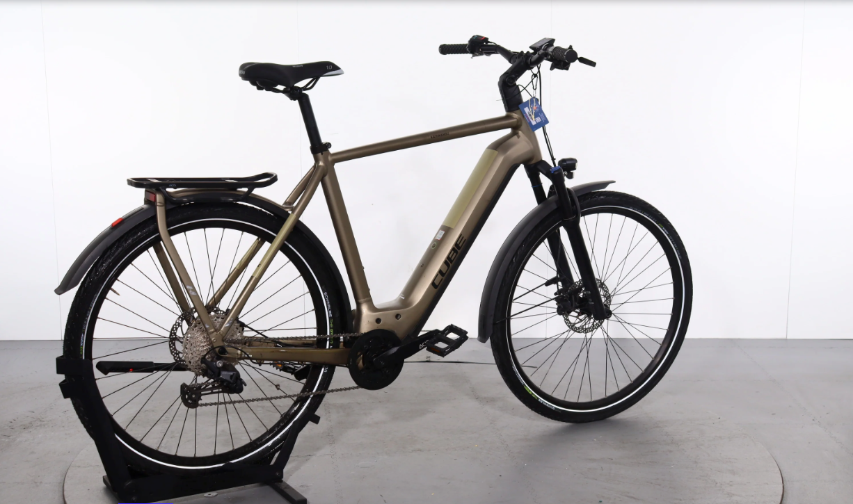 Cube Kathmandu Hybrid Pro    Año 2023