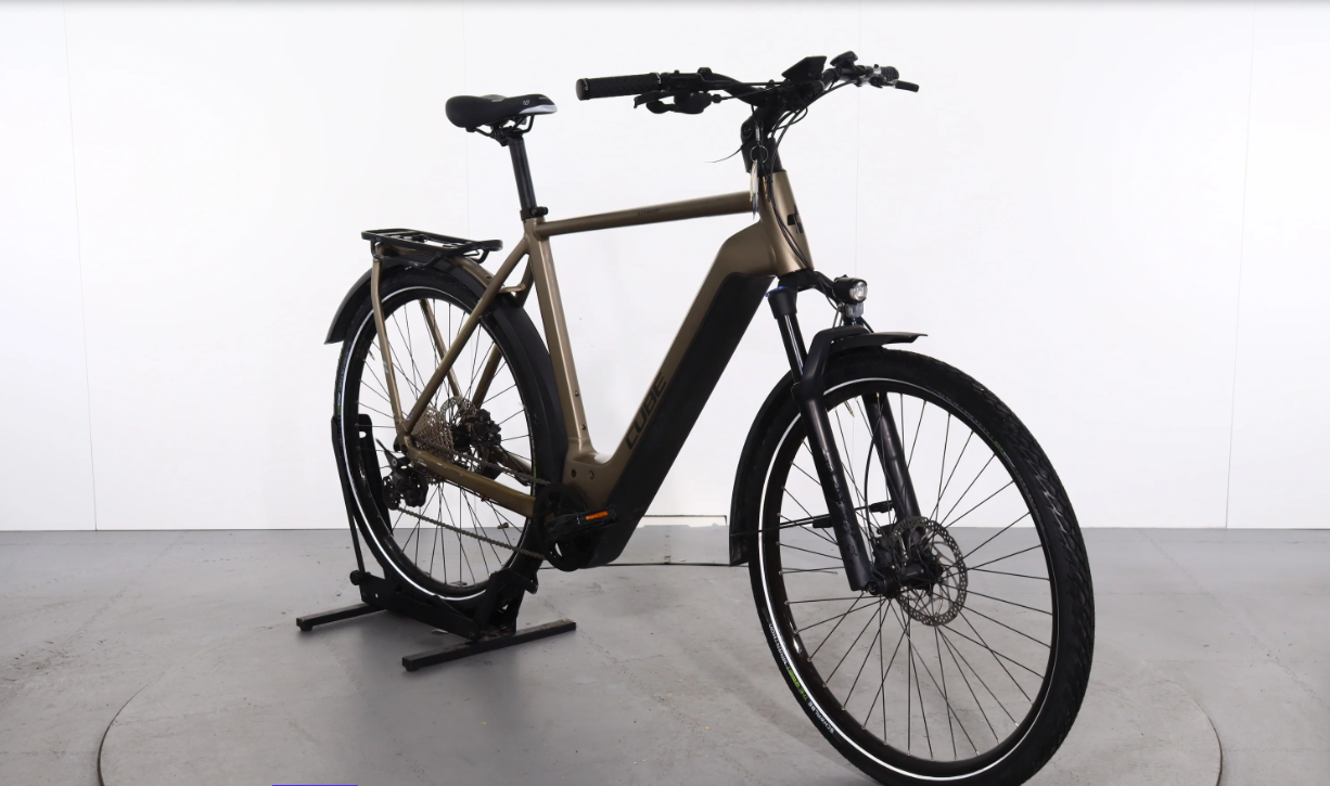 Cube Kathmandu Hybrid Pro    Año 2023