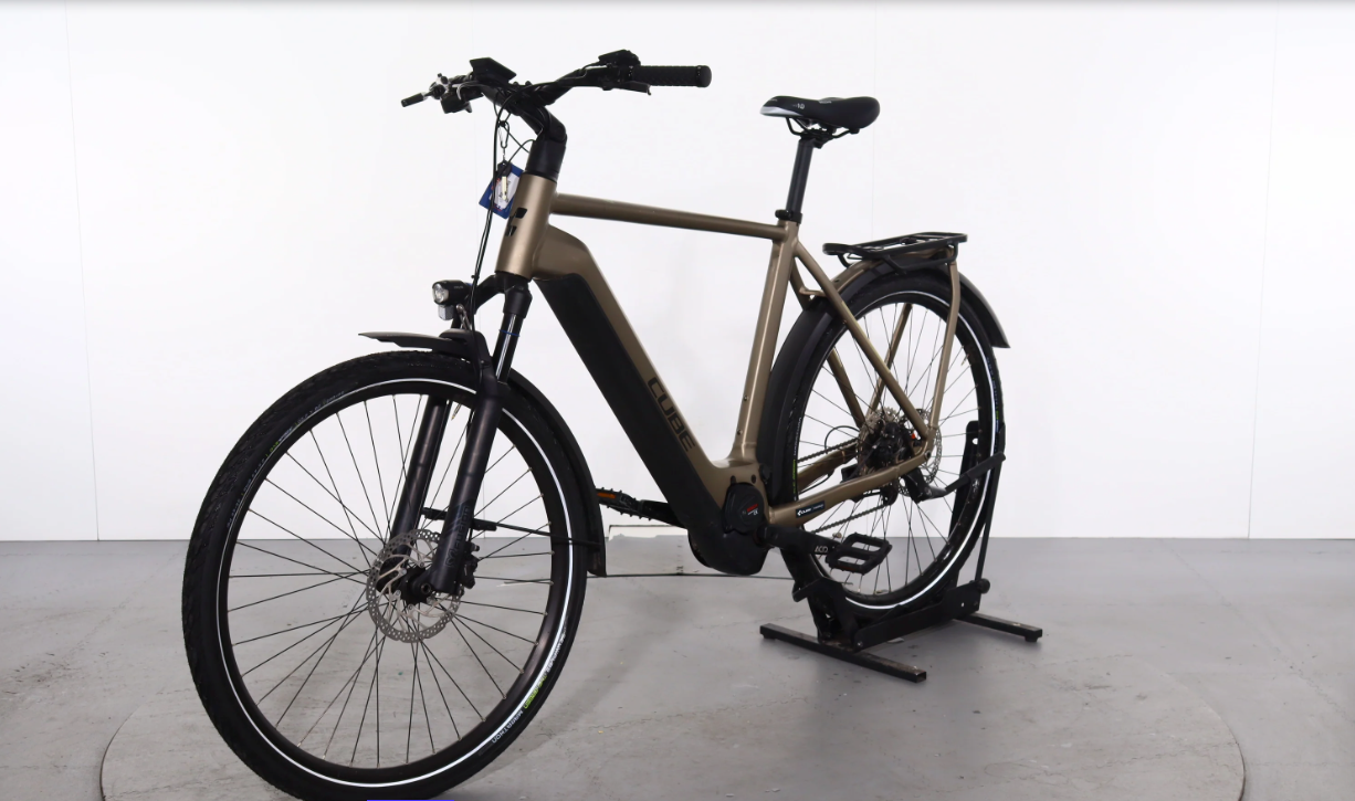 Cube Kathmandu Hybrid Pro    Año 2023