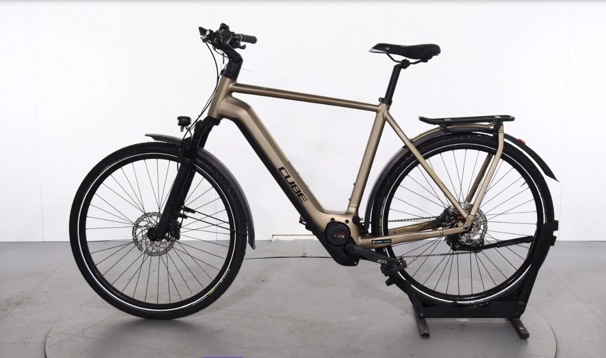 Cube Kathmandu Hybrid Pro    Año 2023