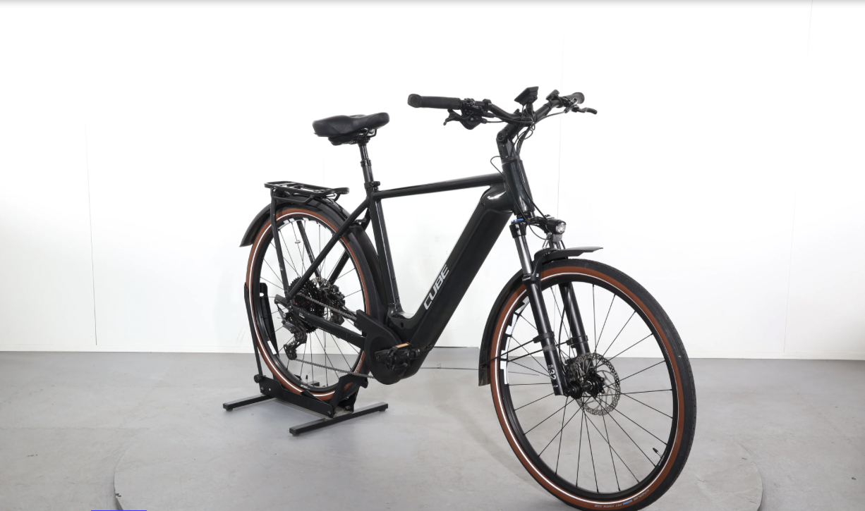 Cube Kathmandu Hybrid Exc 750    Año 2023