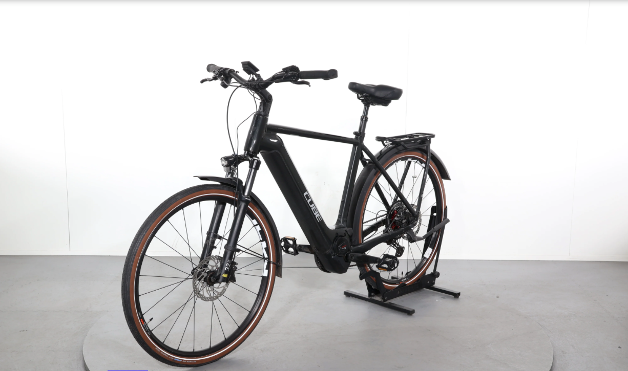 Cube Kathmandu Hybrid Exc 750    Año 2023