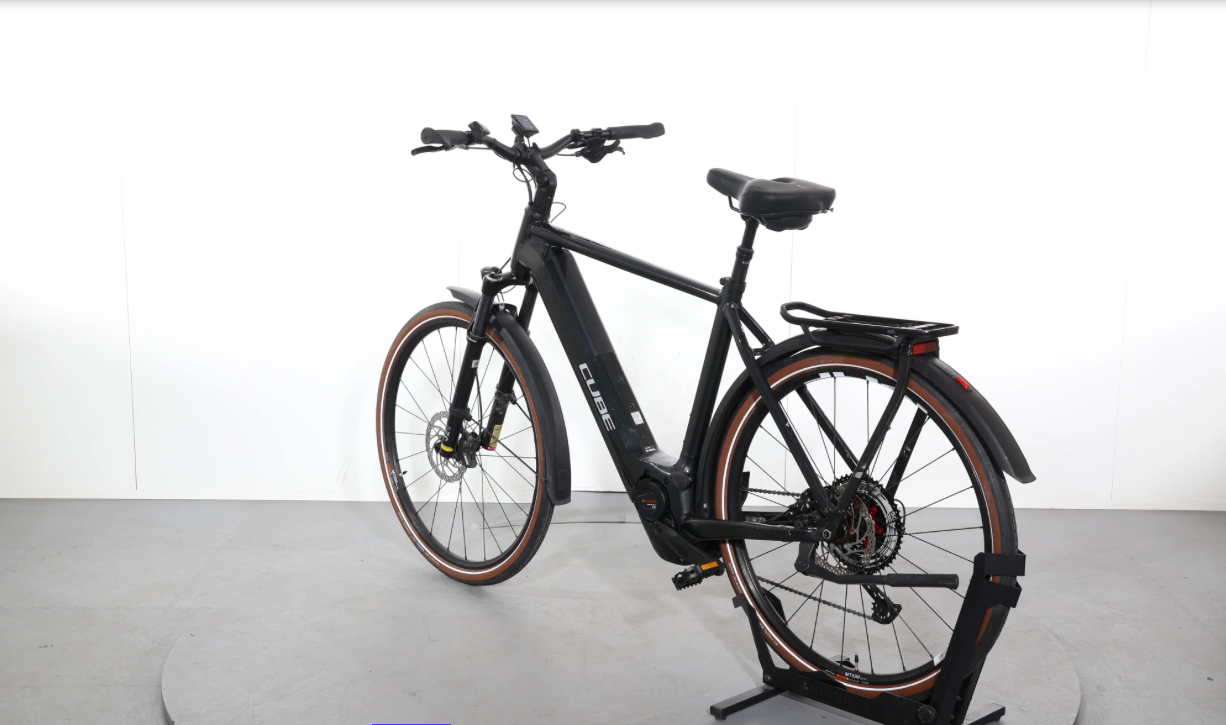 Cube Kathmandu Hybrid Exc 750    Año 2023