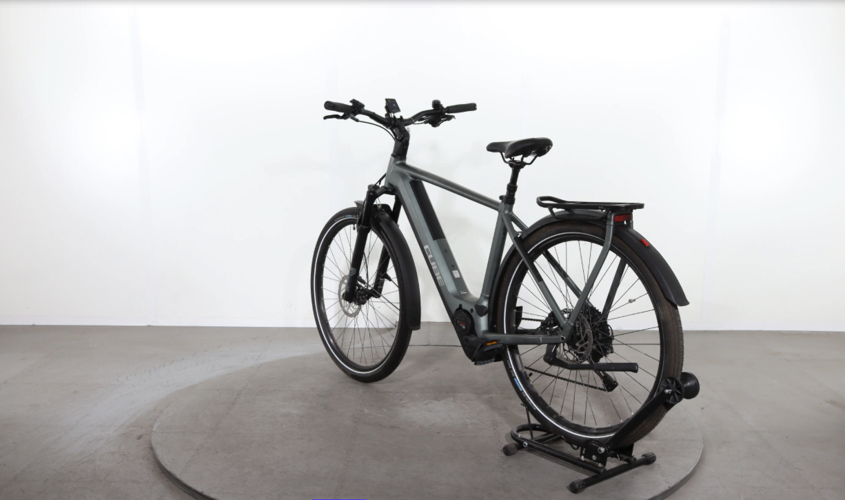 Cube Kathmandu Hybrid Pro 750    Año 2023