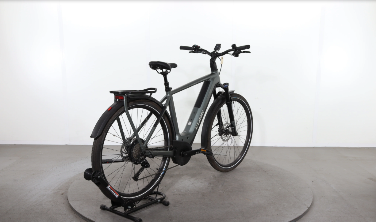 Cube Kathmandu Hybrid Pro 750    Año 2023