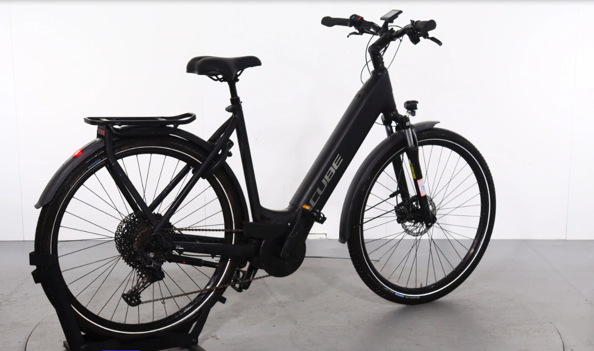 Cube Touring Hybrid Pro 625    Año 2023