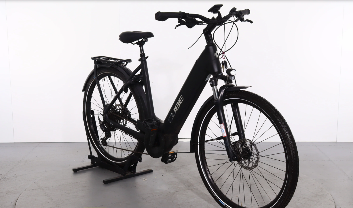 Cube Touring Hybrid Pro 625    Año 2023