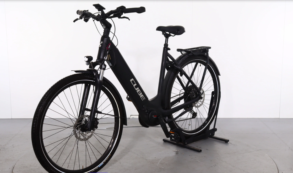 Cube Touring Hybrid Pro 625    Año 2023