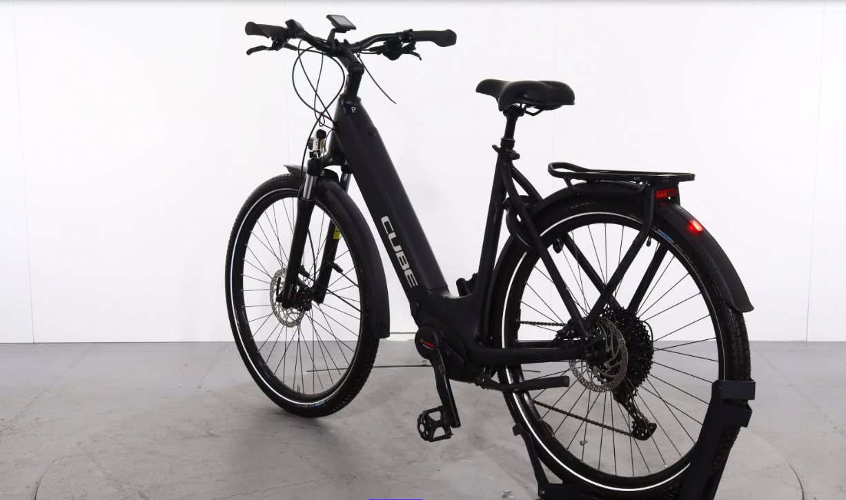 Cube Touring Hybrid Pro 625    Año 2023
