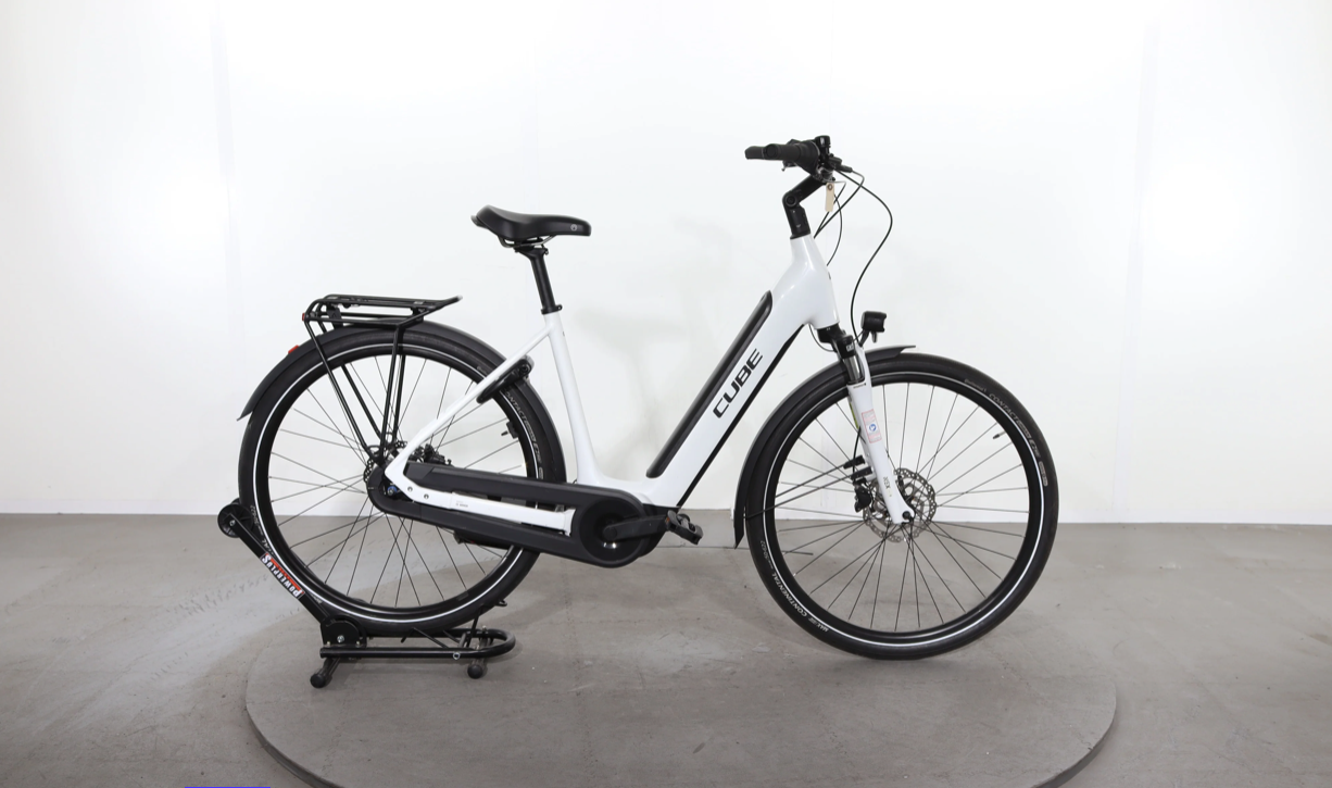 Cube Supreme Sport Hybrid One    Año 2024