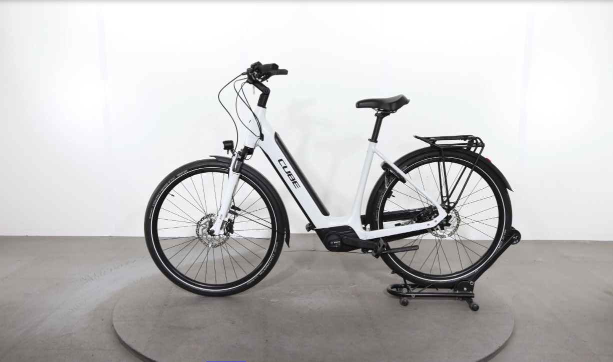 Cube Supreme Sport Hybrid One    Año 2024
