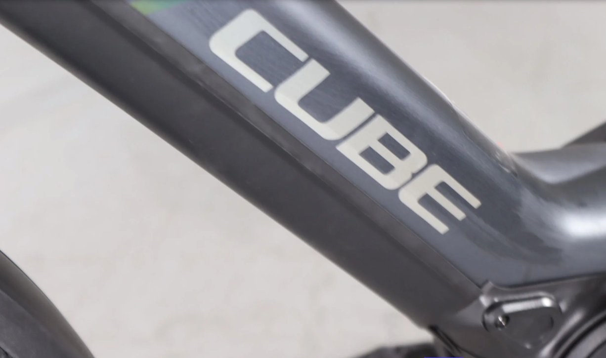 Cube Touring Hybrid Pro    Año 2024