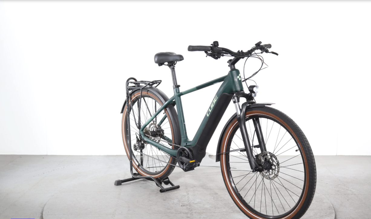 Cube Touring Hybrid One   Año 2023