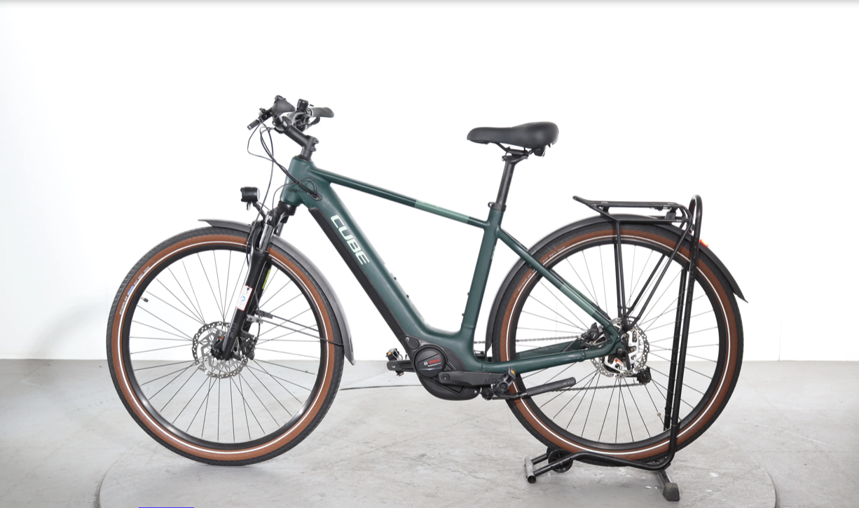 Cube Touring Hybrid One   Año 2023