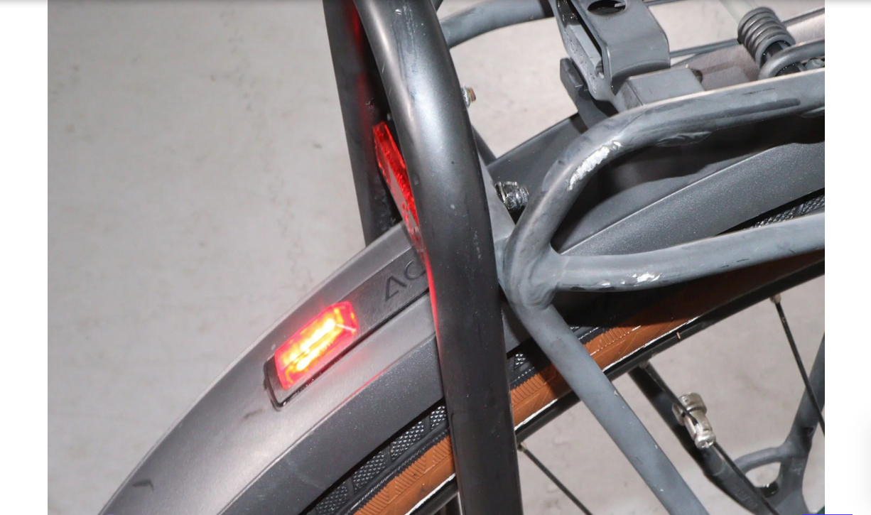 Cube Touring Hybrid One   Año 2023