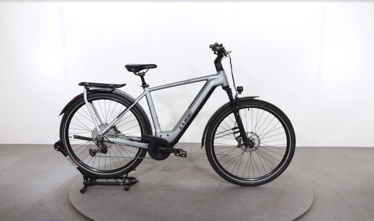 Cube Kathmandu Hybrid SLX    Año 2023