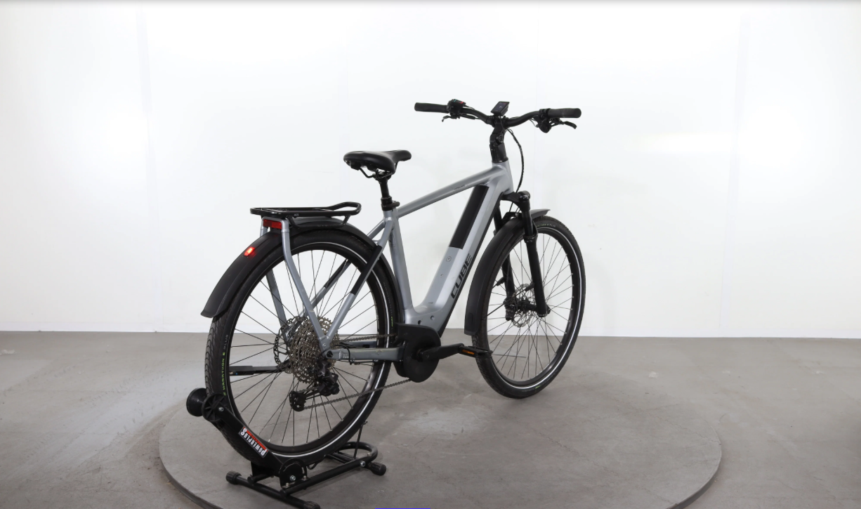 Cube Kathmandu Hybrid SLX    Año 2023