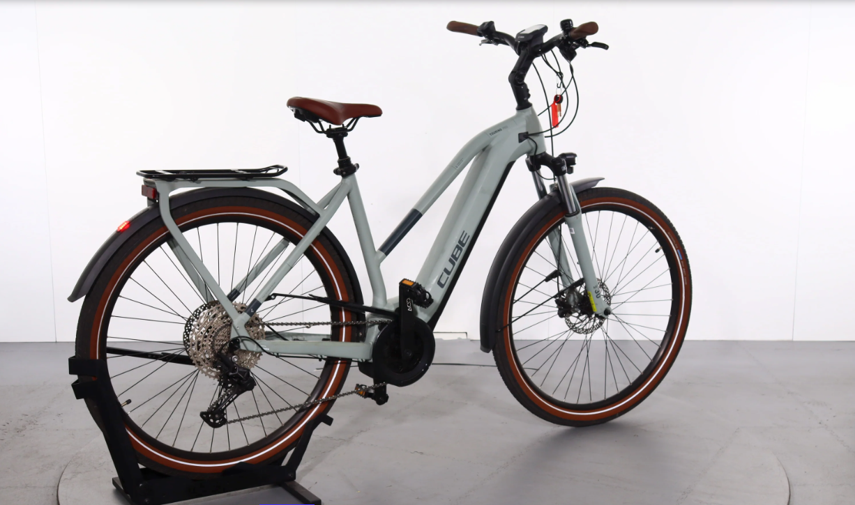Cube Touring Hybrid Pro    Año 2022