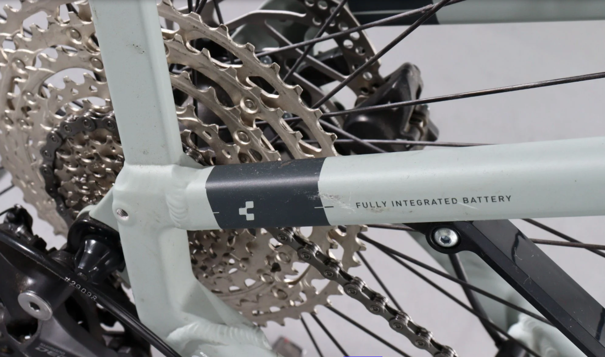 Cube Touring Hybrid Pro    Año 2022