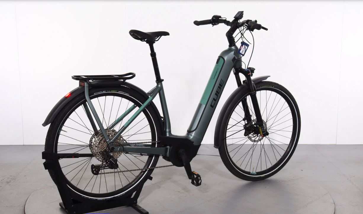 Cube Kathmandu Hybrid EXC    Año 2022