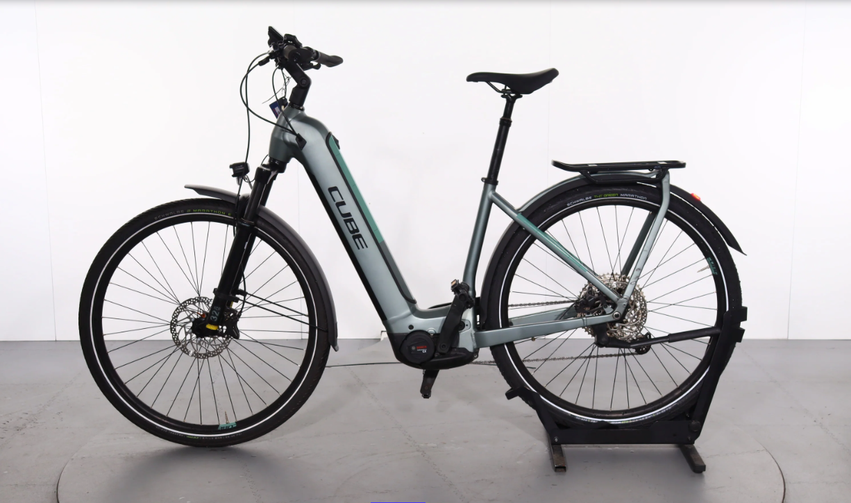 Cube Kathmandu Hybrid EXC    Año 2022