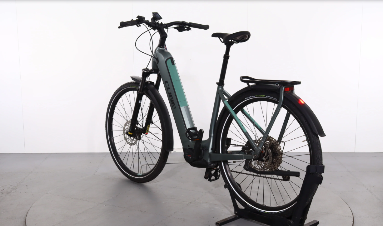 Cube Kathmandu Hybrid EXC    Año 2022