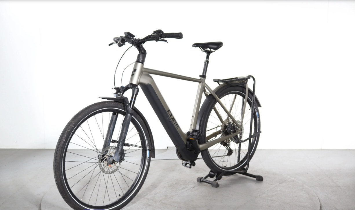 Cube Kathmandu Hybrid Pro   Año 2022