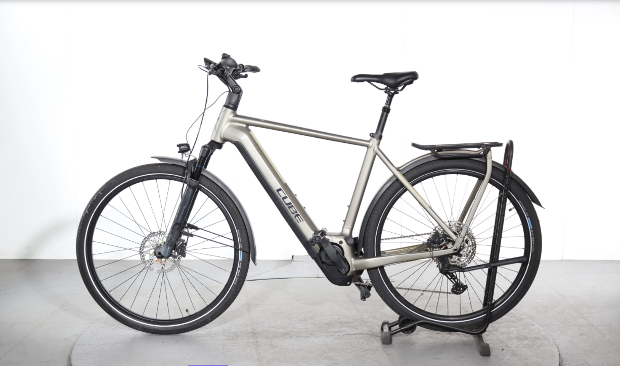 Cube Kathmandu Hybrid Pro   Año 2022