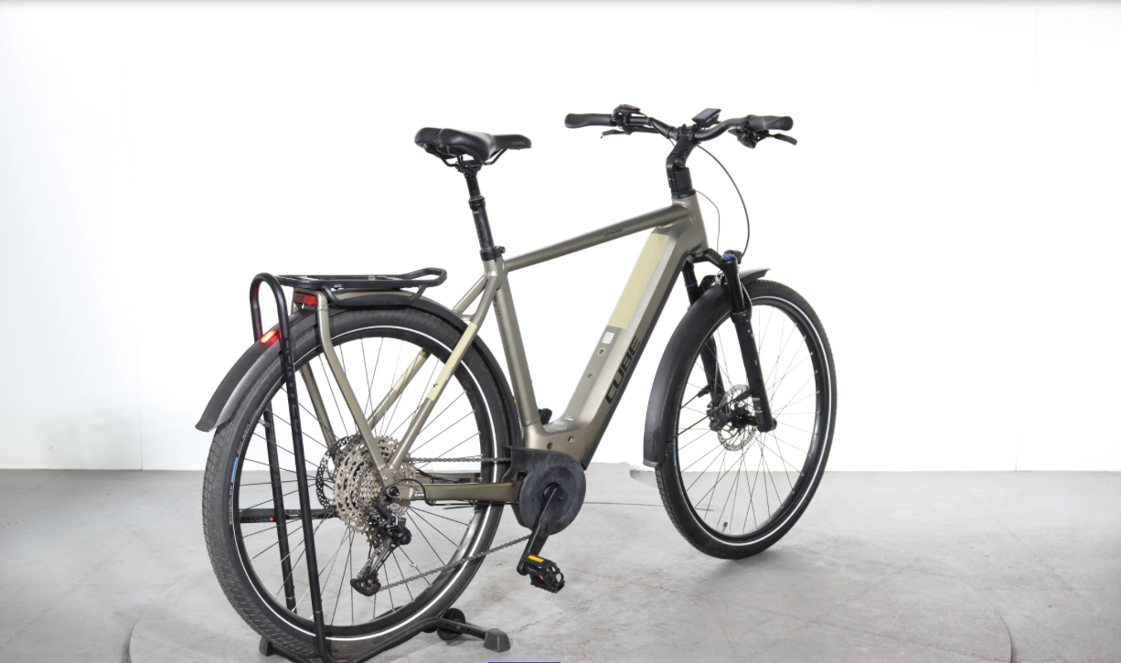 Cube Kathmandu Hybrid Pro   Año 2022